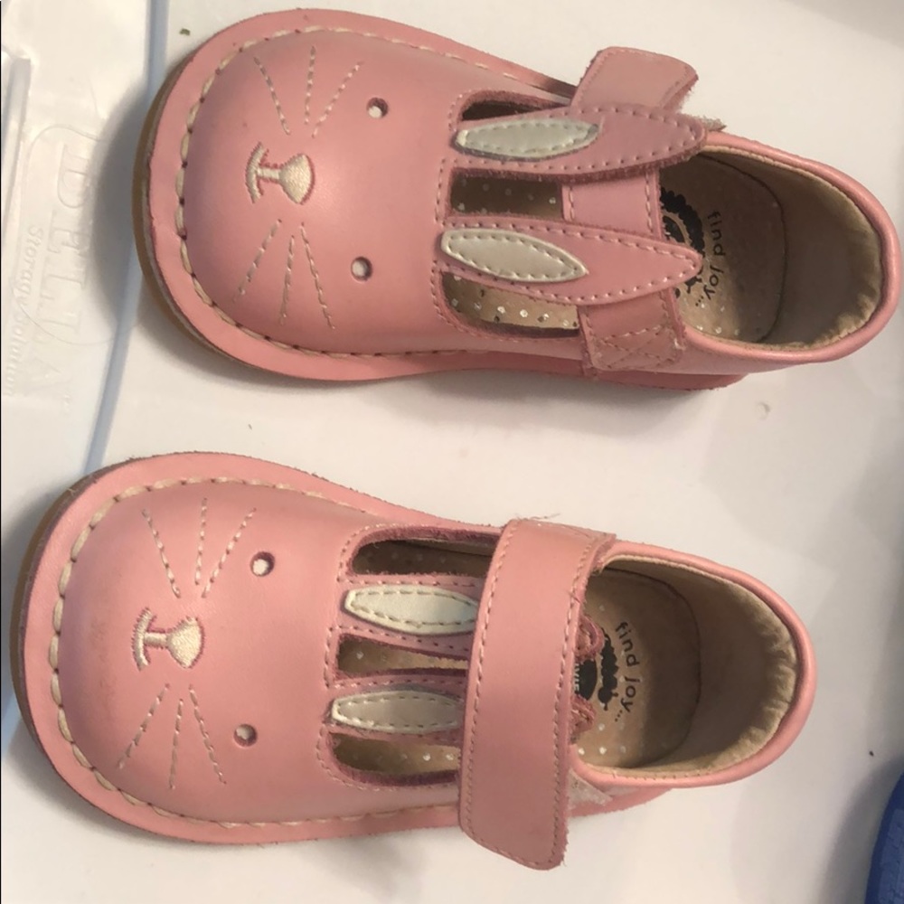 Livie and Luca pink Bunny shoes size 5